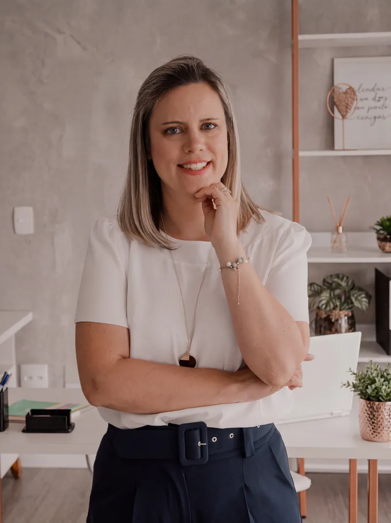 Profa. Maria Thereza Vicentine, nutricionista pela UFPR, gestora de Vigilância Sanitária Municipal desde 2009 e especialista em Direito Sanitário pela Fiocruz